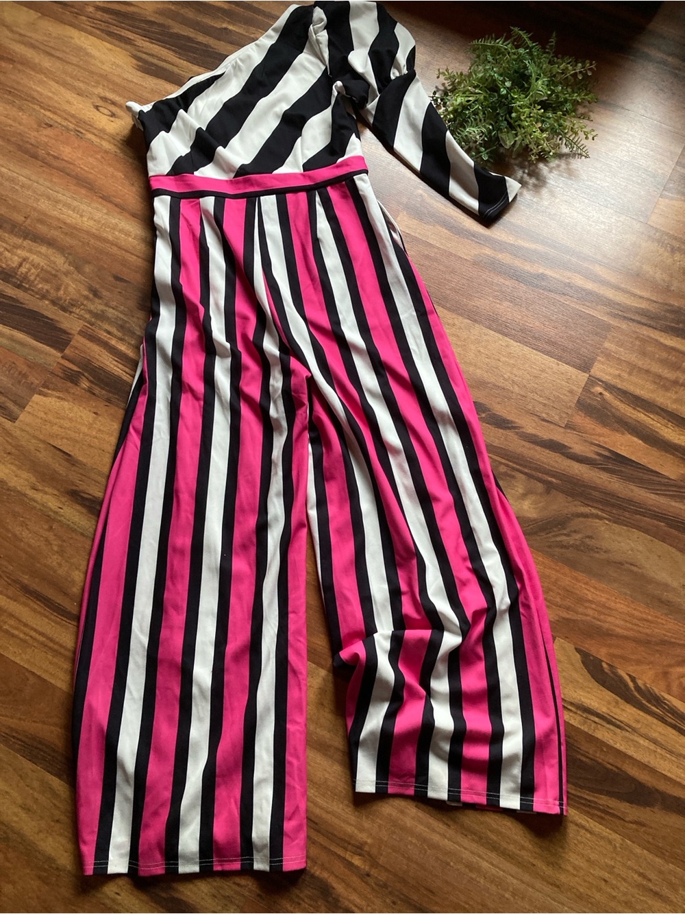 New NY & Co. Large one shoulder wide leg Colorblock striped jumpsuit - Picture 7 of 8